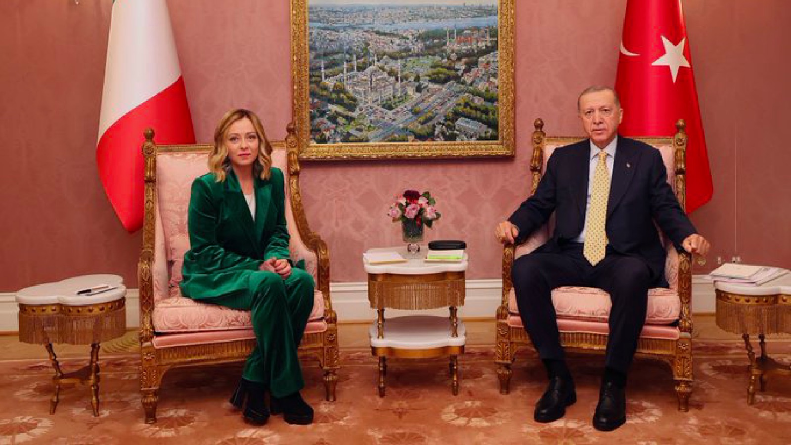 Erdoğan’dan  Meloni ile ‘Suriye’ teması: İtalya, yaptırımların kaldırılmasına öncülük etsin