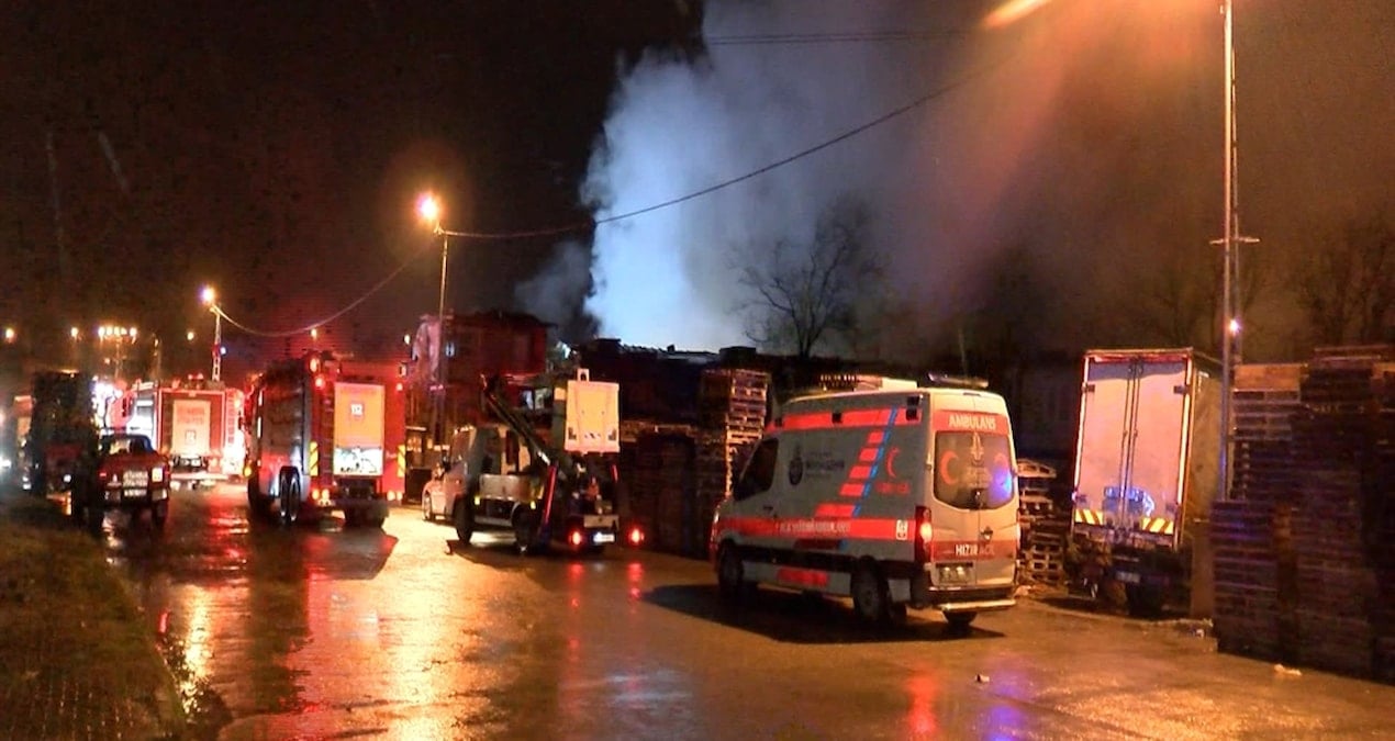 Tuzla’da yangın: Alevler kısa sürede büyüdü